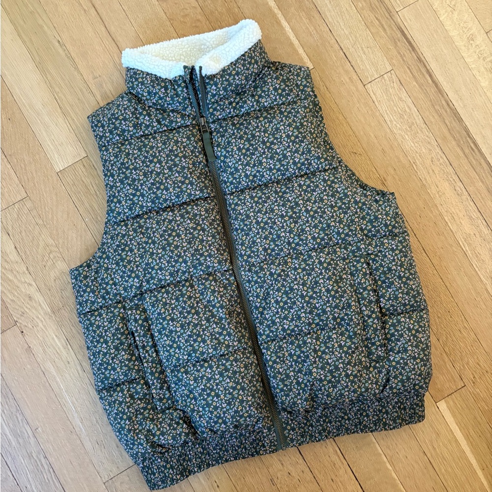 Ditsy Floral Puffer Vest